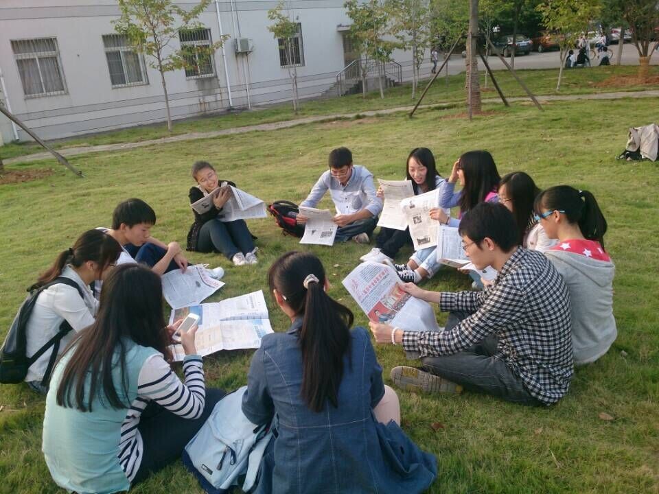 会计学院2012级党支部学习贯彻十八届四中全会精神