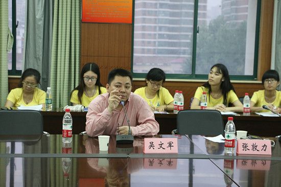 我校校友吴文军董事长为“会人会语”夏令营营员作专题讲座