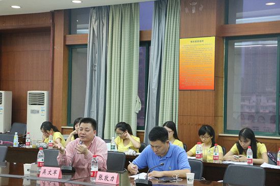 我校校友吴文军董事长为“会人会语”夏令营营员作专题讲座
