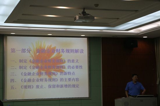 我校校友吴文军董事长为“会人会语”夏令营营员作专题讲座