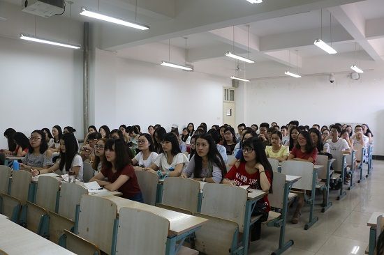 会计学院2016级学术型硕士研究生专业介绍会顺利举办