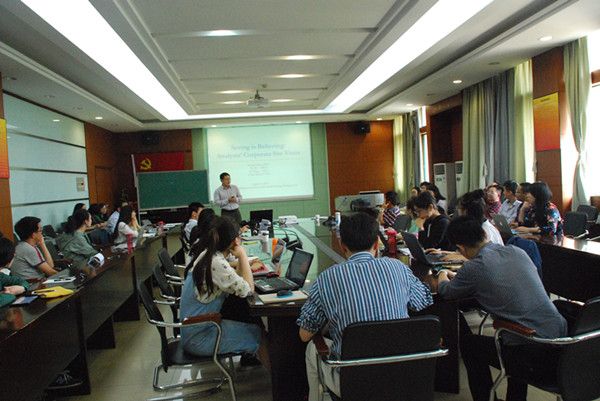 中央财经大学会计学院王玉涛副教授来我院讲学