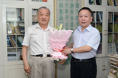 校领导于教师节前夕看望、慰问我院教师代表