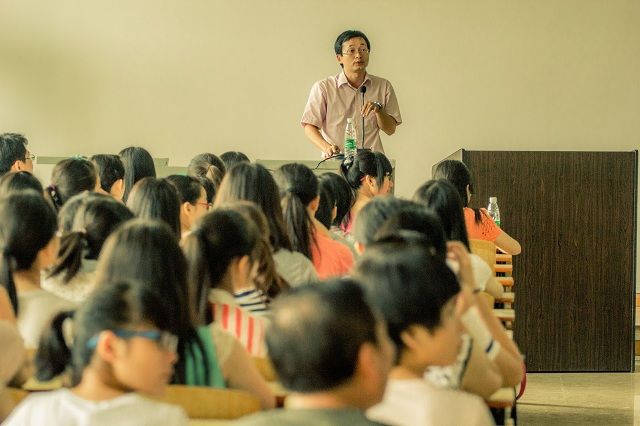 会计学院2014级本科新生专业介绍会顺利召开