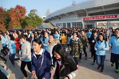 2015年会计学院师生冬季长跑活动快乐开跑