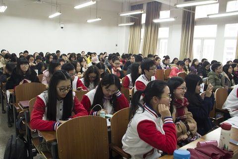 张敦力副院长做客中南大讲堂畅谈财会审专业学生计算机素养